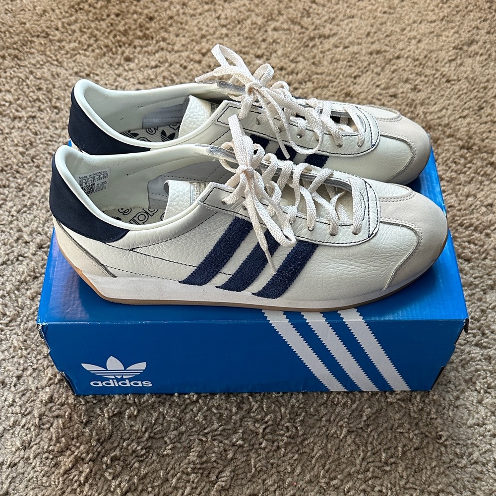 Adidas Country OG White and Dark Blue Sneakers Women’s Size 10